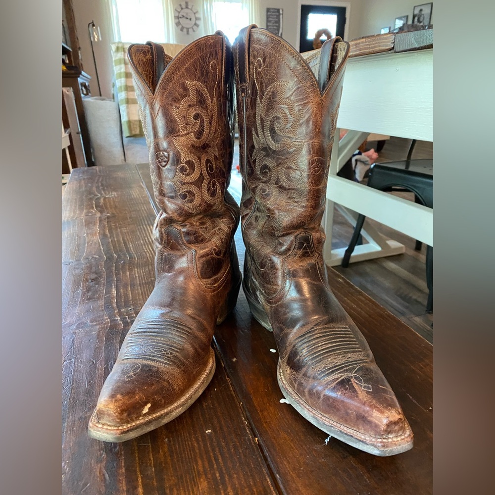 Women’s Square Toe Ariat Cowboy Boots